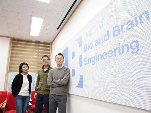 Brain-inspired Artificial Intelligence in Robots 이미지